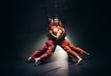 Acrobazie in aria tra misticismo e teatro